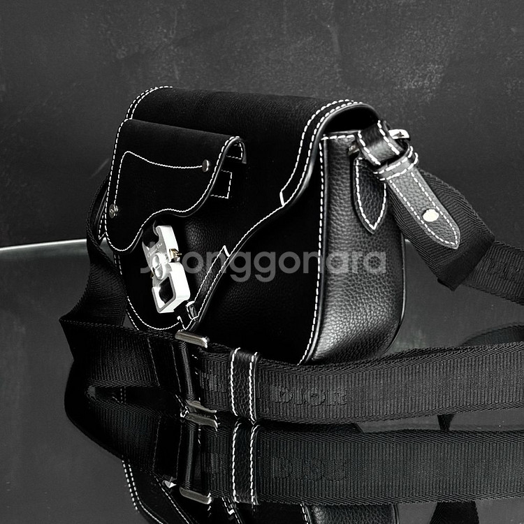 [새상품급]디올 새들 스트랩 신형 메신저백 갤럽힛더로드--6