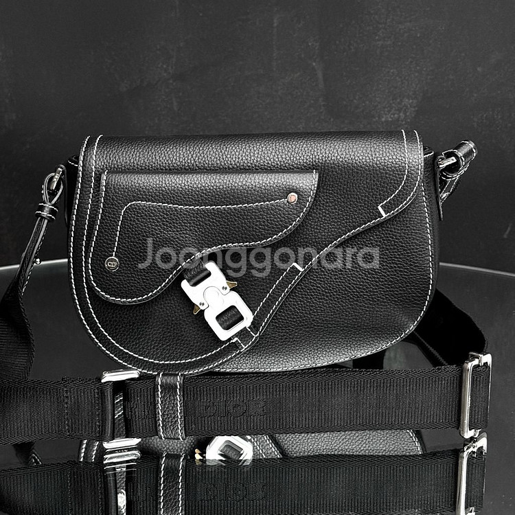 [새상품급]디올 새들 스트랩 신형 메신저백 갤럽힛더로드--5