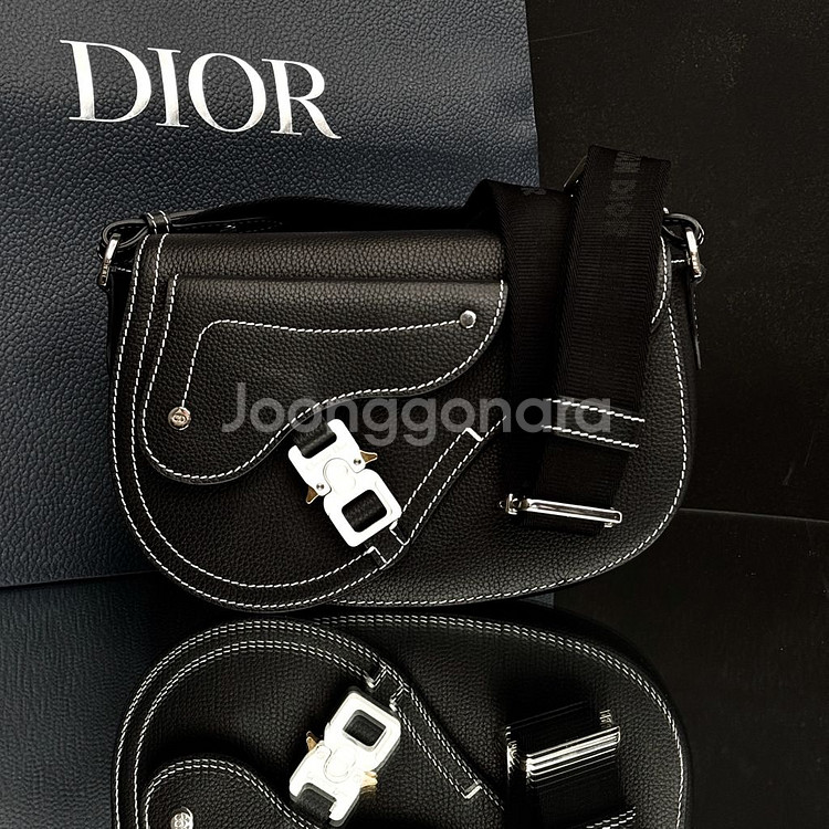 [새상품급]디올 새들 스트랩 신형 메신저백 갤럽힛더로드--2