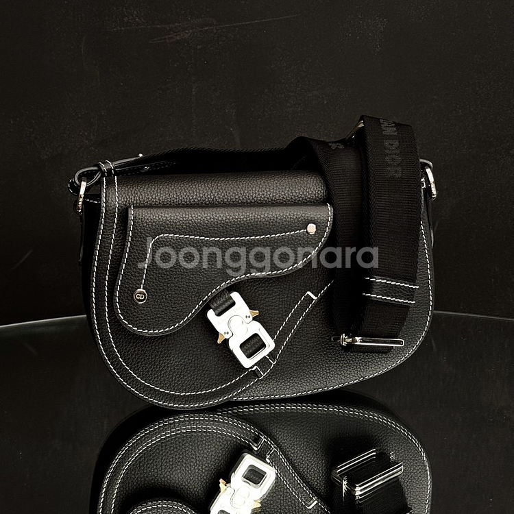 [새상품급]디올 새들 스트랩 신형 메신저백 갤럽힛더로드--3