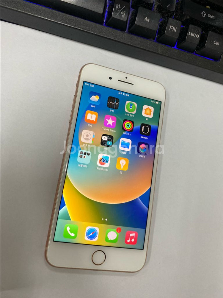 아이폰8플러스 로즈골드 외관깔끔 64GB 지녀폰--1