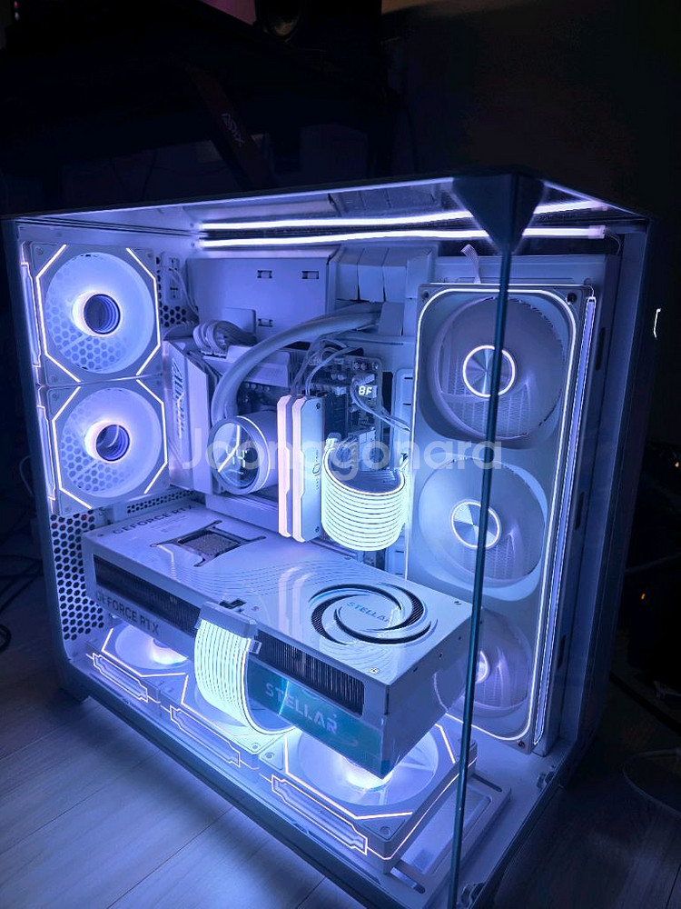 9800X3D X870E 5080 리안리PC--1