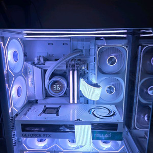 9800X3D X870E 5080 리안리PC