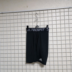 (새상품)아디다스(TECHFIT)레깅스반바지(여28-2