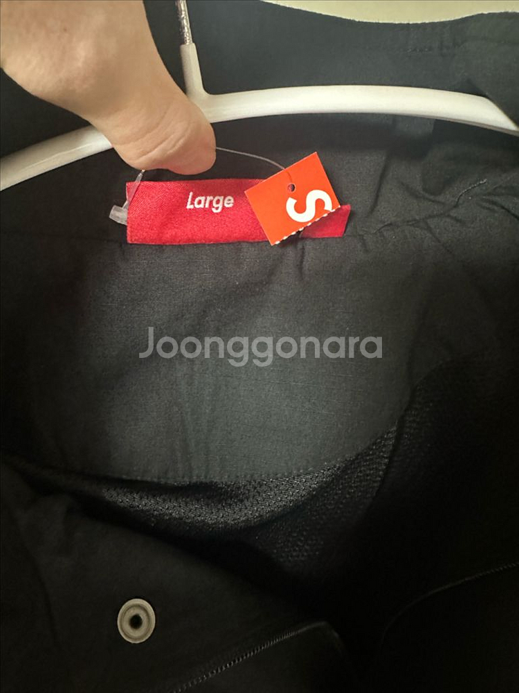 새상품)25fw슈프림 바람막이 로고자켓 L 팝니다--9