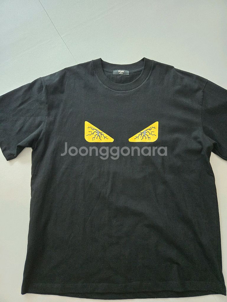 펜디 반팔 티셔츠 팔아요--0