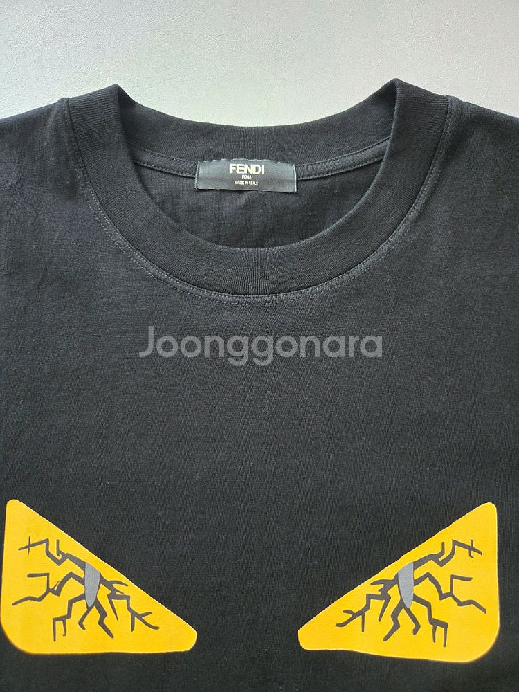 펜디 반팔 티셔츠 팔아요--1