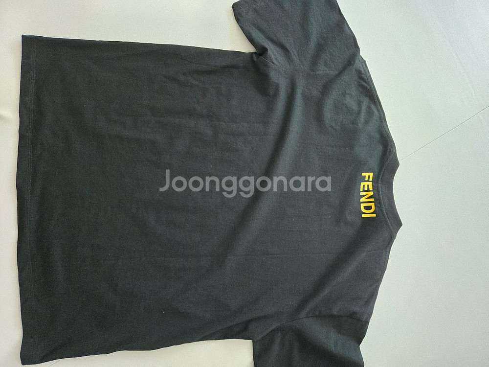 펜디 반팔 티셔츠 팔아요--2