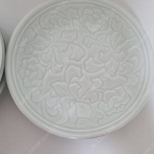 광주요 음양각 목단문 백자 접시