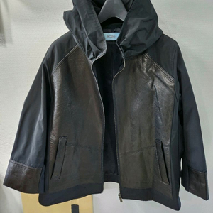 BCBG 양가죽 점퍼