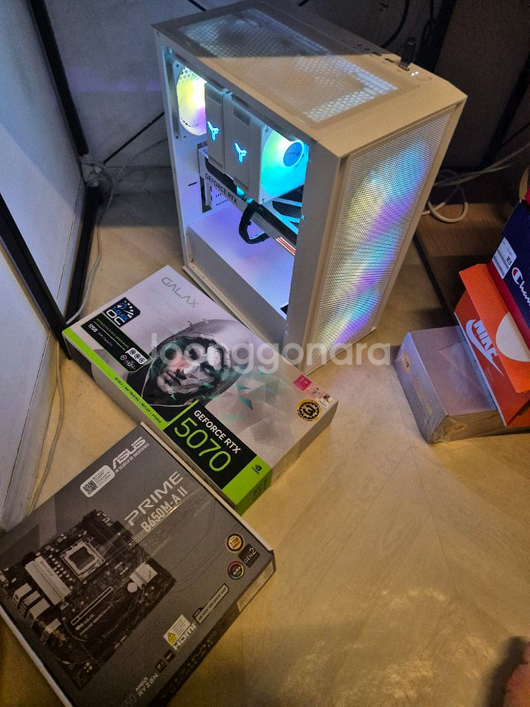 라이젠7800X3D RTX5070 게이밍 화이트 본체--0