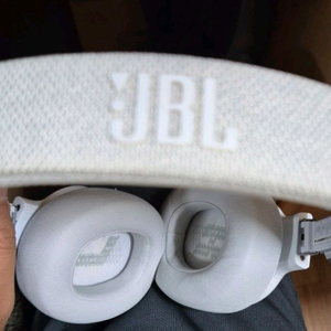 JBL 헤드폰 화이트