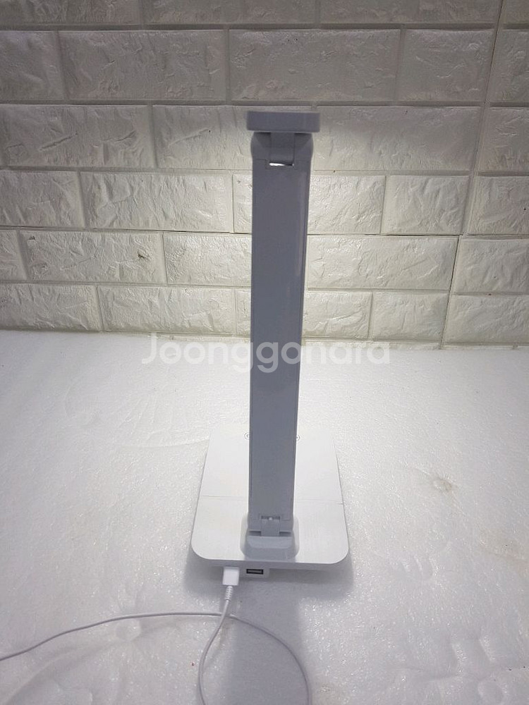제노브 조명 스탠드 겸 핸드폰 고속 충전기 입니다--3
