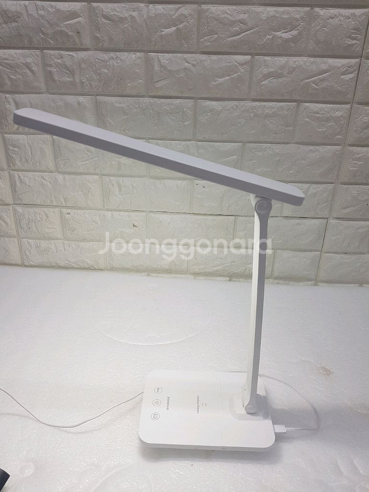 제노브 조명 스탠드 겸 핸드폰 고속 충전기 입니다--2