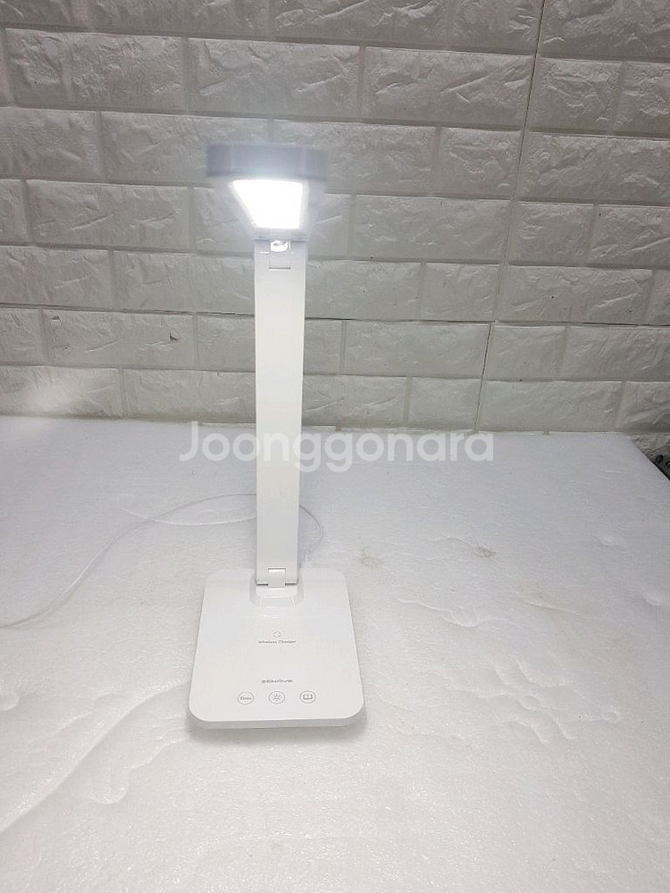 제노브 조명 스탠드 겸 핸드폰 고속 충전기 입니다--0