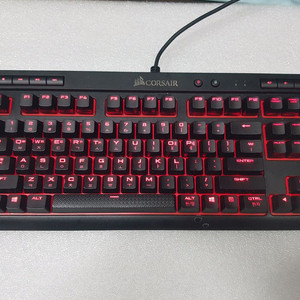 CORSAIR K63 적축 게이밍 키보드 입니다