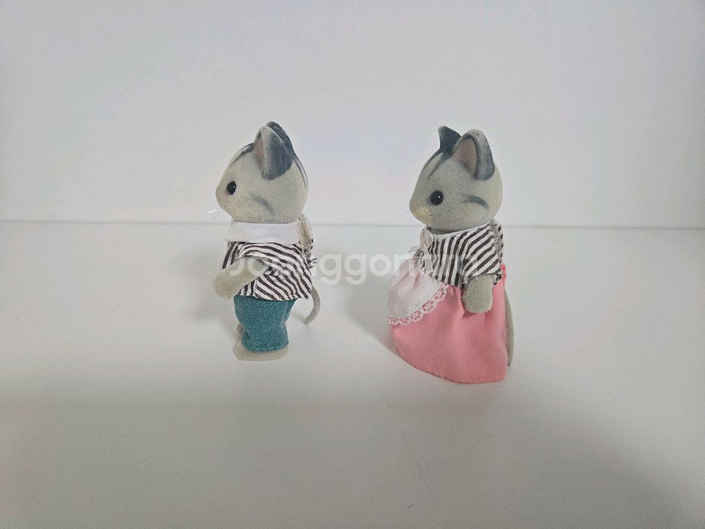 실바니안 올드 슈퍼마켓 주인 고양이 부부--1