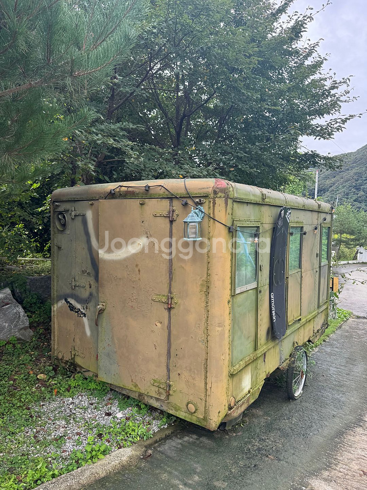 군용 컨테이너 2개--1