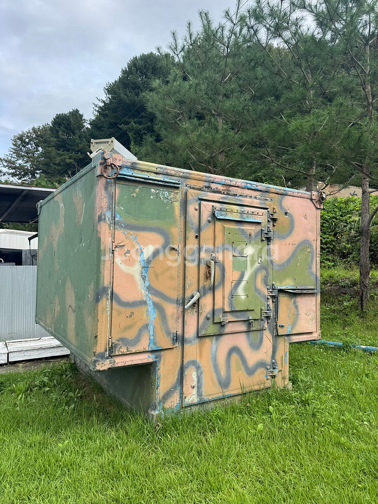 군용 컨테이너 2개--5