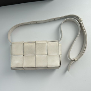 보테가베네타 카세트백 화이트 미니