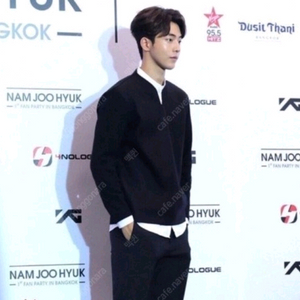 (남주혁 착용 새상품) 솔리드옴므 펠트니트 네이비 90