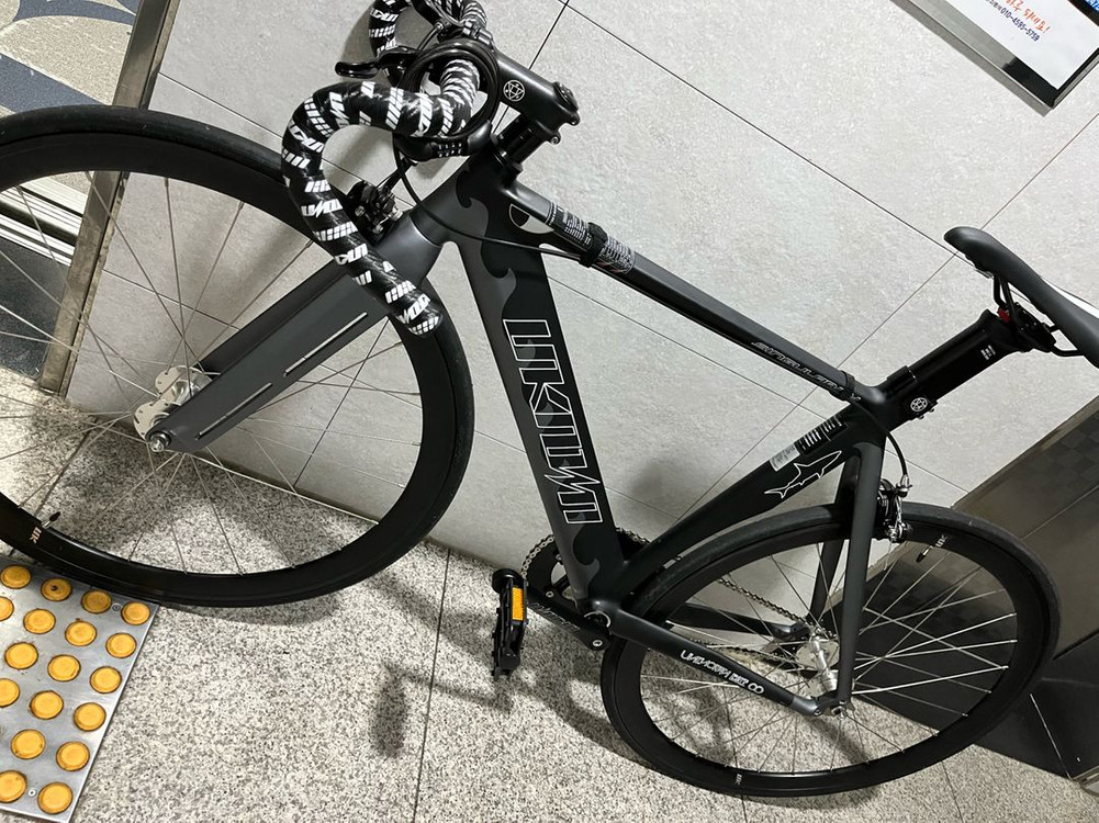 진짜 싸게 급ㅊ무하자 25년식 언노운 샤크 맷블랙 판/ 이미지