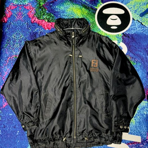 펜디 바람막이 XL 판매합니다