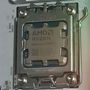 9800x3d 정발 팝니다