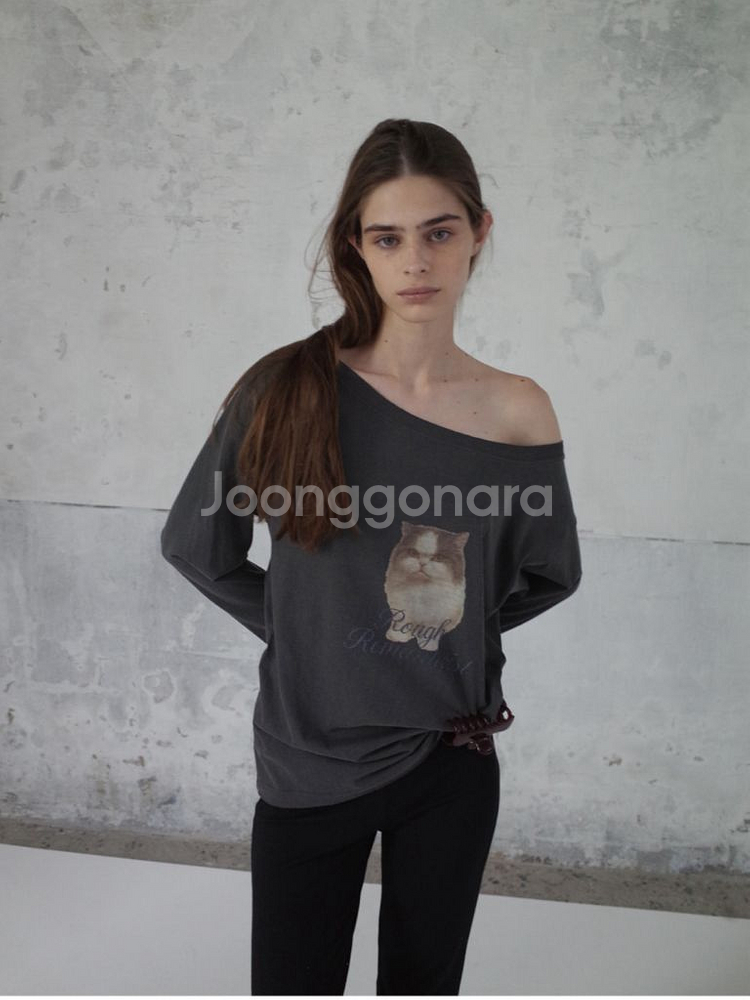 foeto 포에토 키티 티셔츠 차콜--0