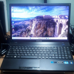 02삼성NT300V5A i5 8G SSD120G메뚜기