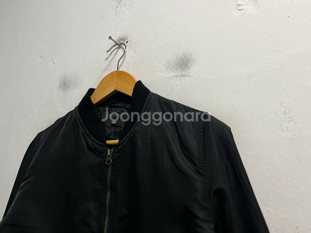 66 유니클로 항공점퍼--1