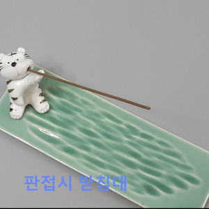 곰방대 피는 호랑이 도자기 향꽂이, 접시