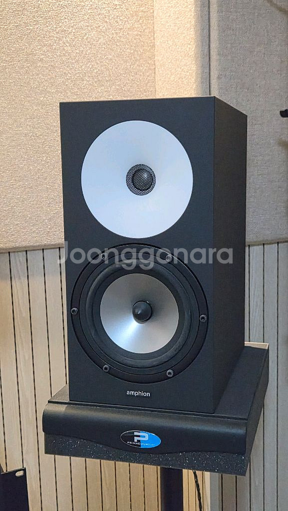 암피온 One18 Amp700 모니터스피커 팝니다--0