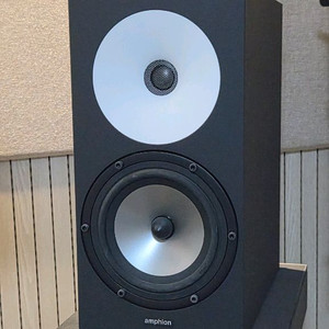 암피온 One18 Amp700 모니터스피커 팝니다