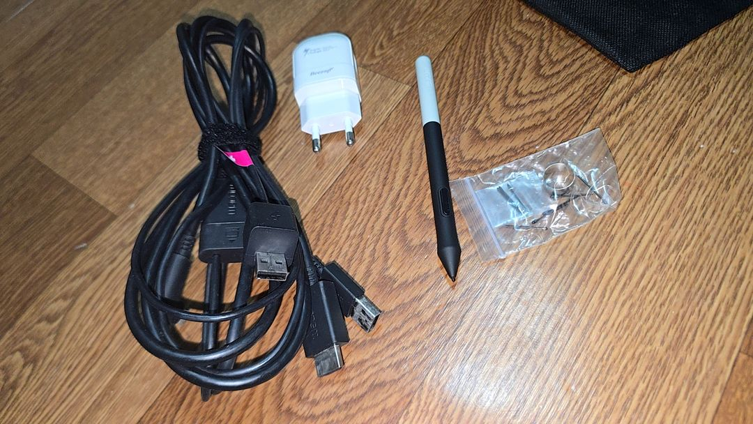 와콤원 DTC-133 액정타블렛--4