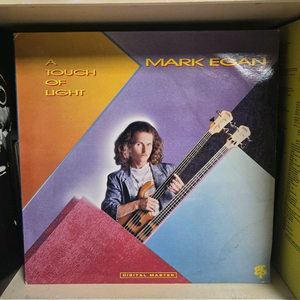 마크 이간의 A Touch of Light LP 음반