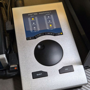 RME Adi2 Pro FS 컨버터 풀박스 팝니다.