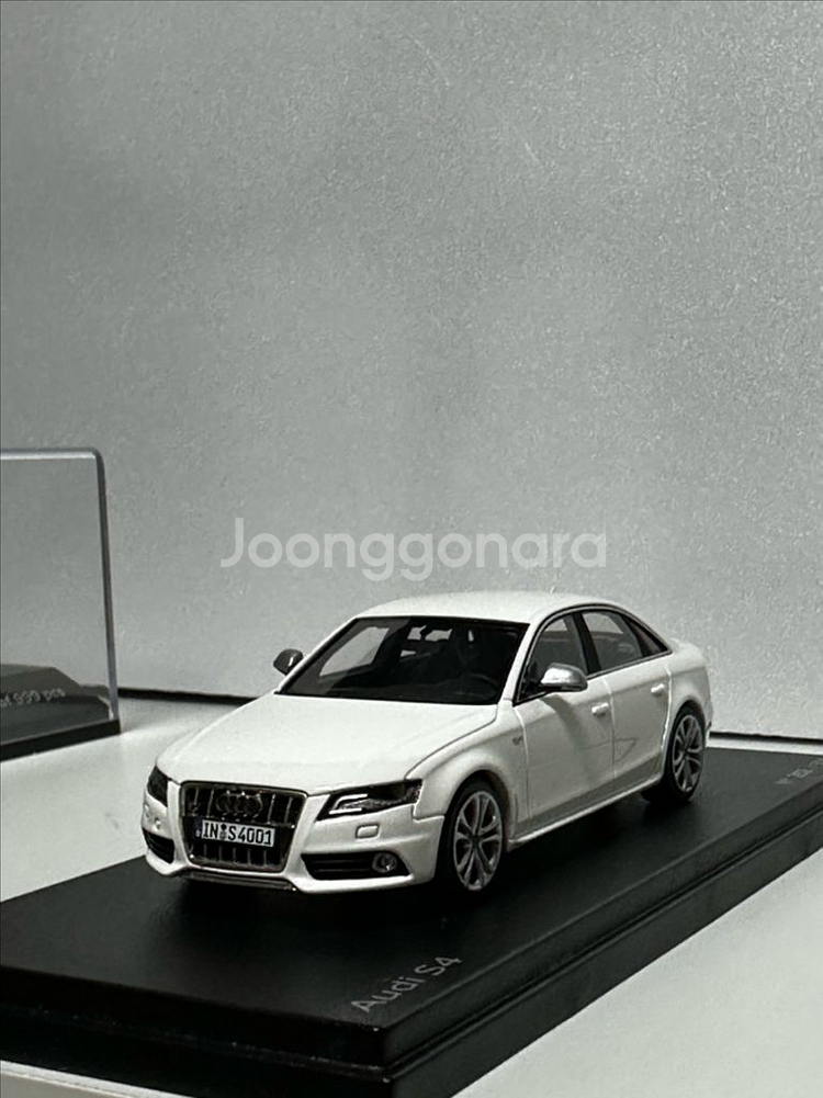 1:43 룩스마트 audi s4--0