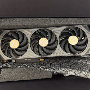 조텍 RTX5070 솔리드