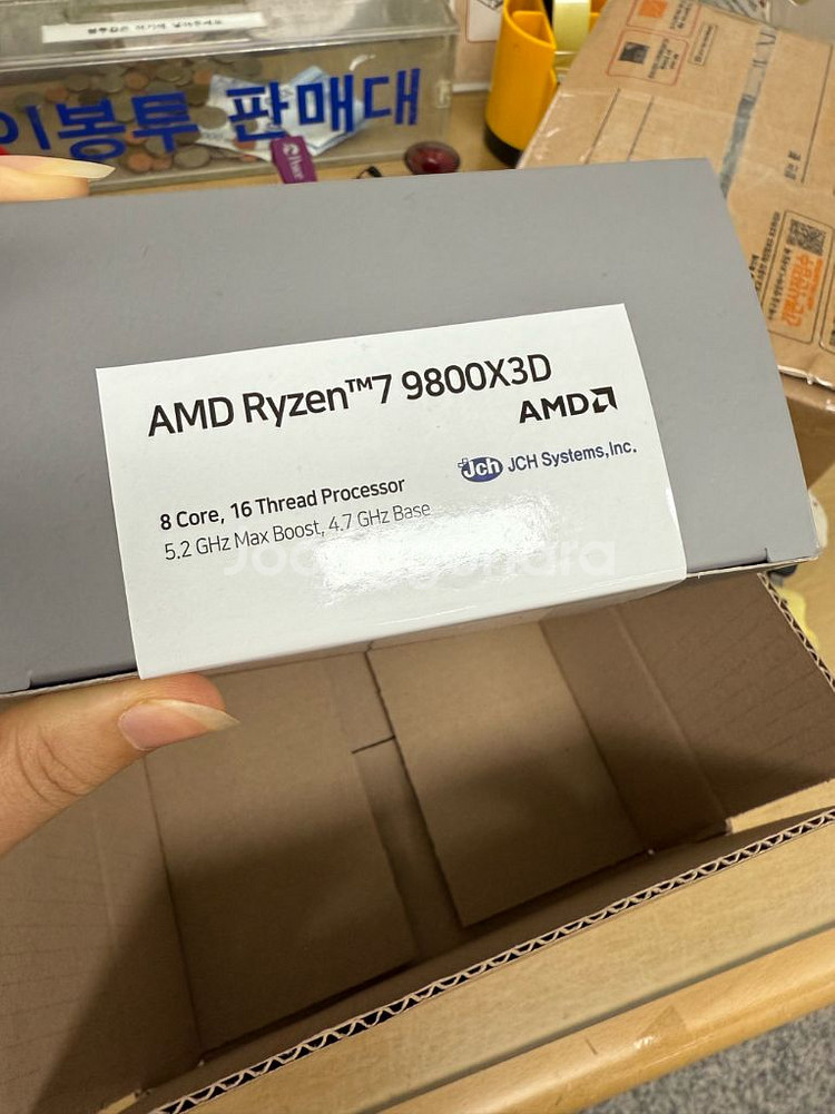 AMD Ryzen7 9800X3D CPU--0