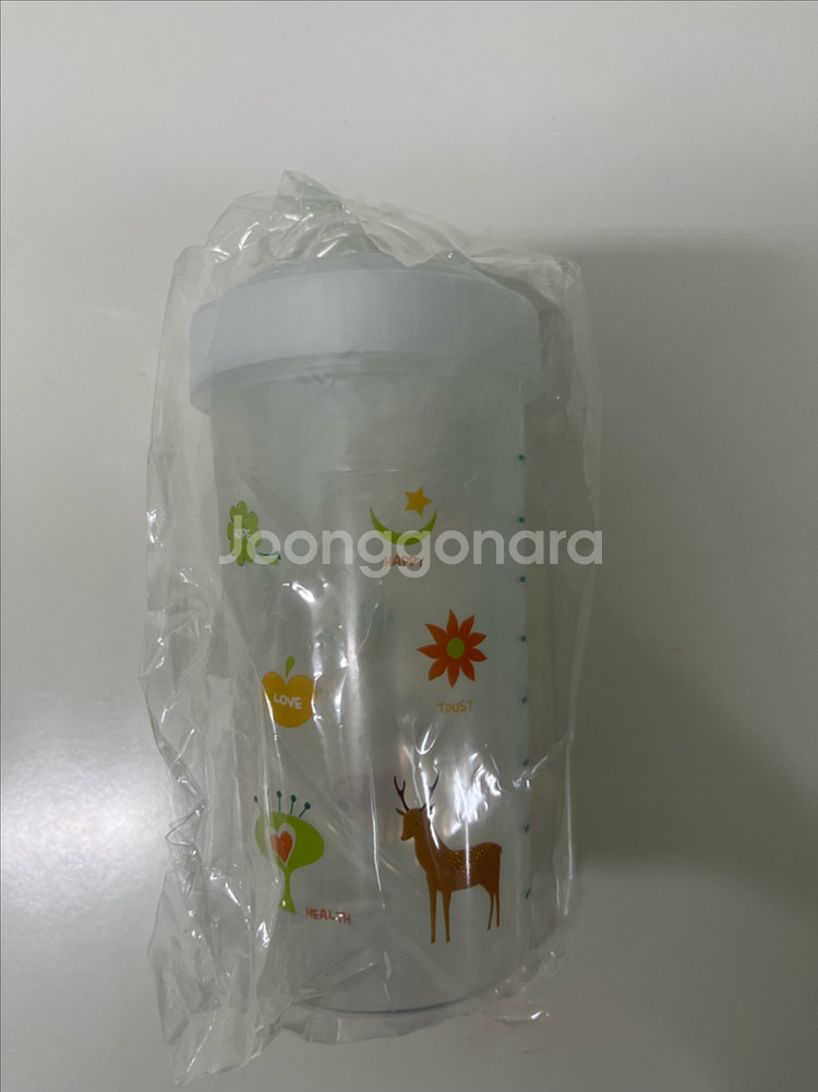 눈금 빨대컵 400ml (투명 뚜껑)--1
