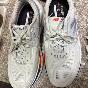 뉴발란스 1080v14 280사이즈