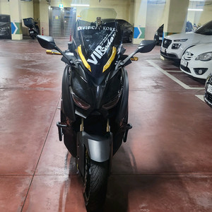 XMAX300
