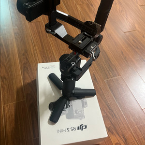 DJI RS 3 MINI + 슬링건 팝니다.