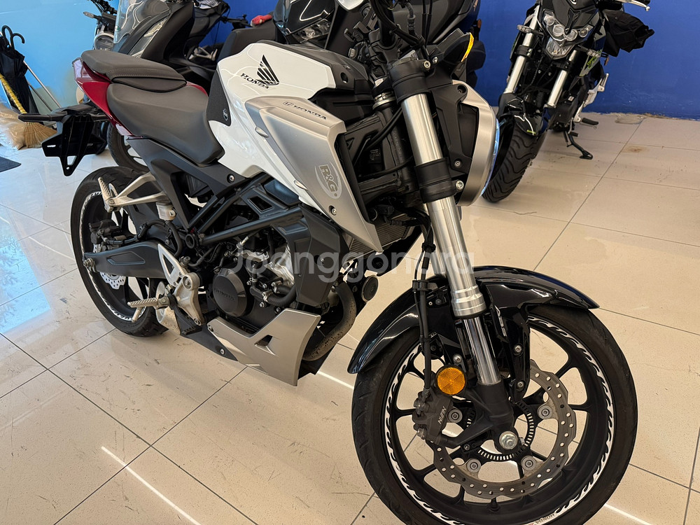 cb125r 20년식 싸게팝니다--2