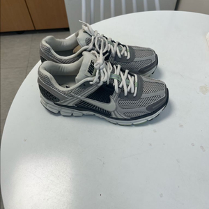 나이키줌보메로5코블스톤앤플랫퓨터 W260