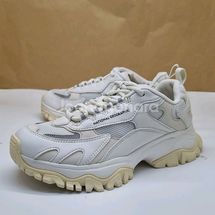 내셔널지오그래픽 트리핀라이노 운동화240--0