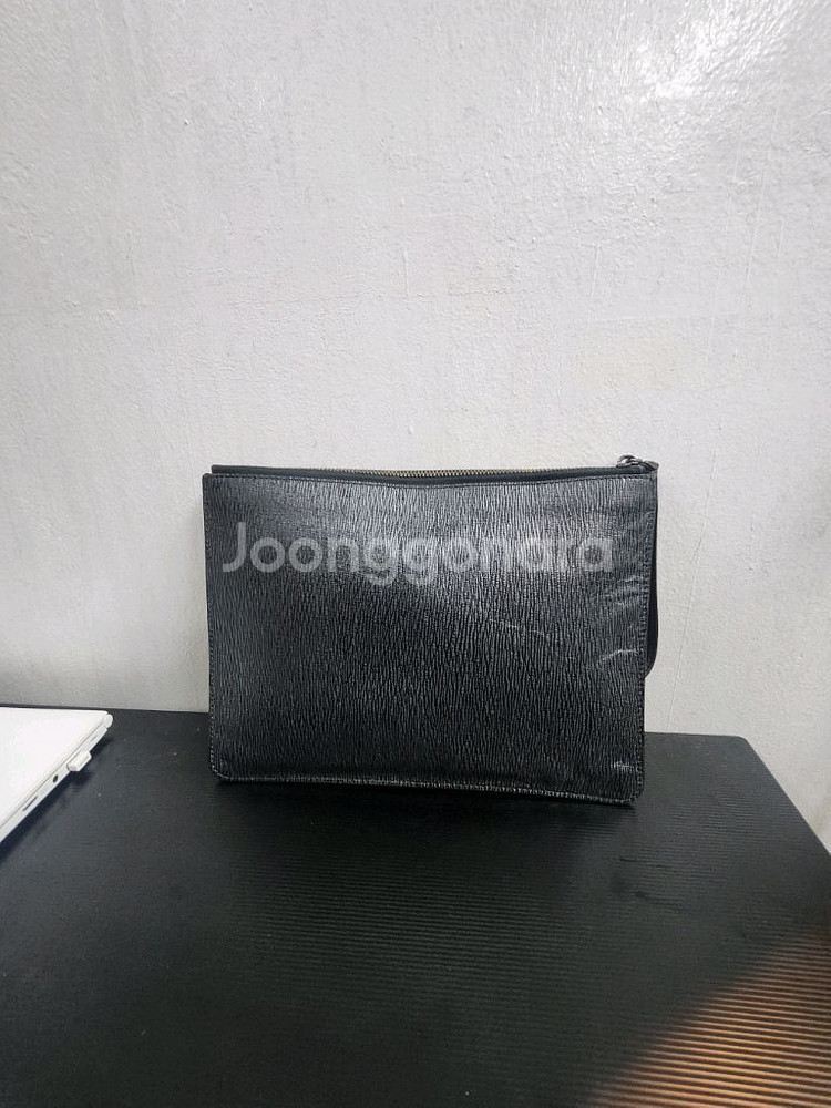 (정품) 페라가모 가죽 클러치백--1