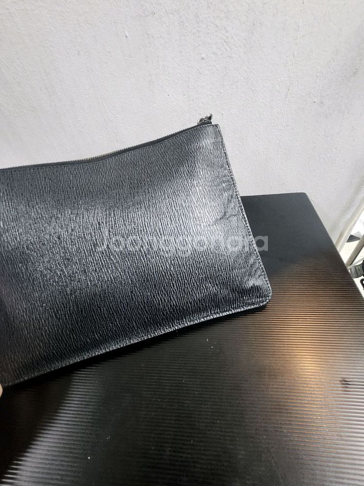 (정품) 페라가모 가죽 클러치백--4
