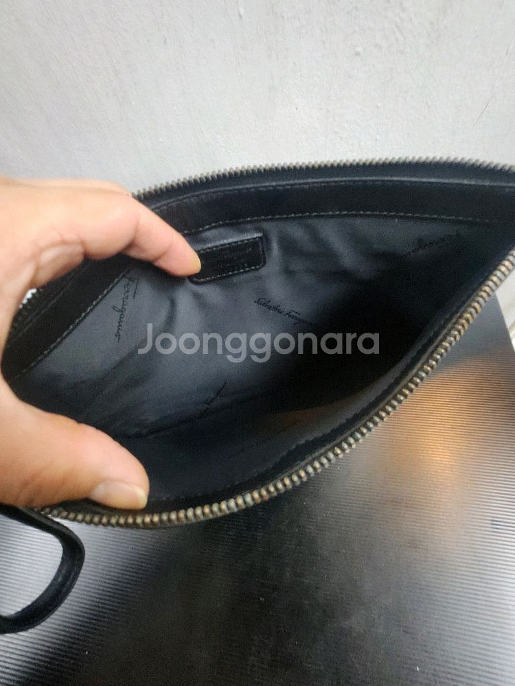 (정품) 페라가모 가죽 클러치백--6